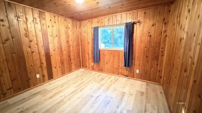 Building Photo - 53510 Country Club Dr