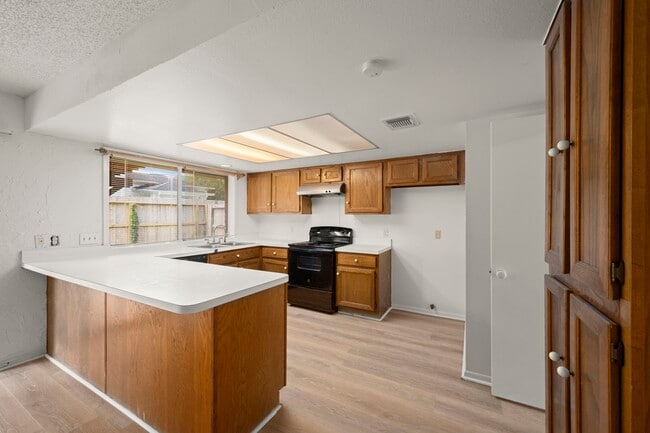 Building Photo - 7415 Creekfield Dr