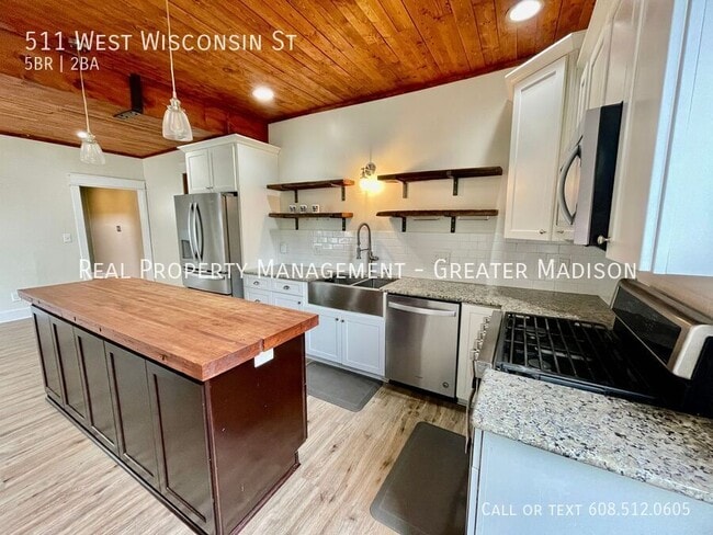 Building Photo - 511 W Wisconsin St