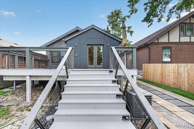 Building Photo - Richmond Heights Home!