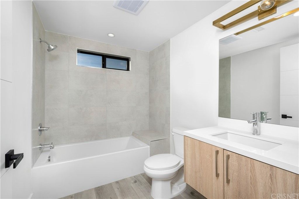 Building Photo - 5923 Laurel Canyon Blvd