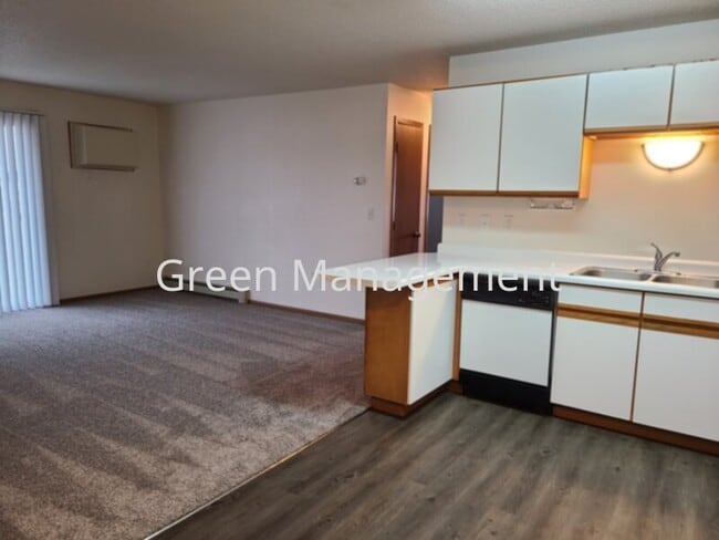 Building Photo - 2 Bedroom with Balcony