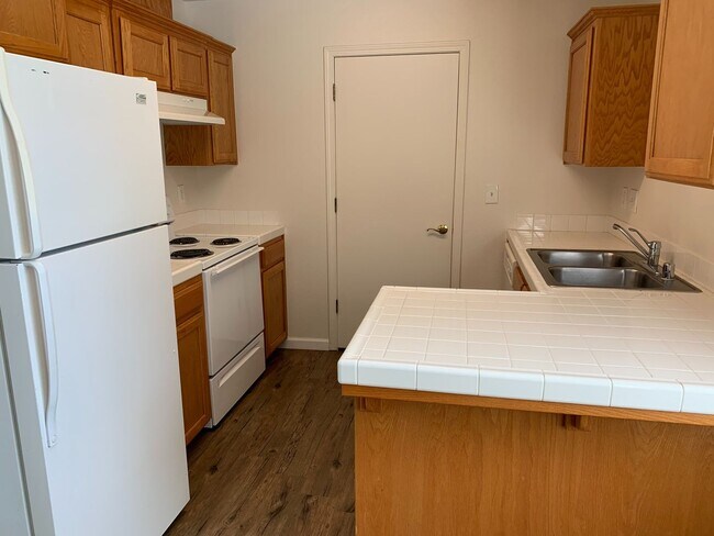 Building Photo - 1905