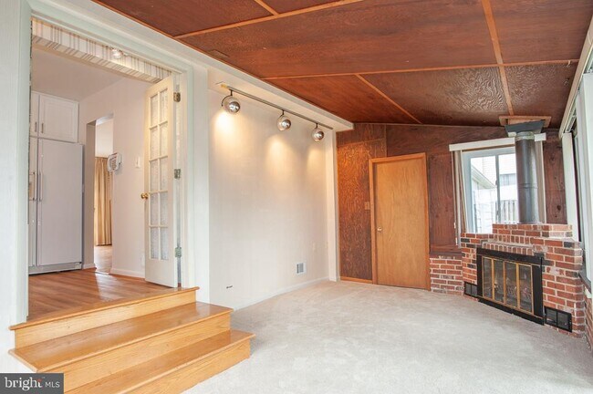 Building Photo - 5931 Peverill Dr