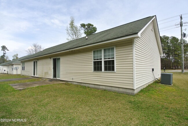 Building Photo - 1479 RaceTrack Rd