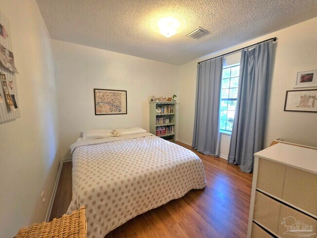 Building Photo - 5949 Rolling Greens Dr