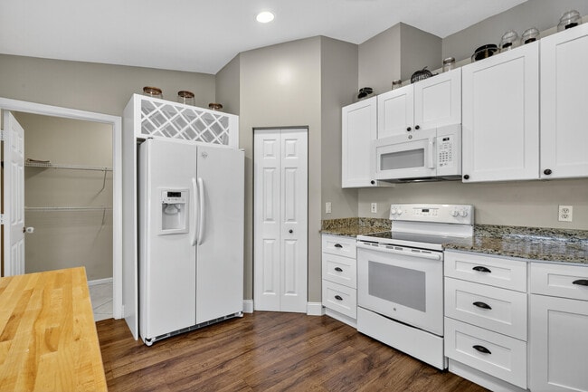 Building Photo - 151 Monterey Way