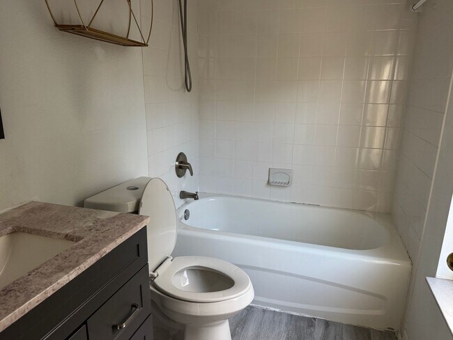 Building Photo - Fully Remodeled 3-Bed, 2.5-Bath Townhouse