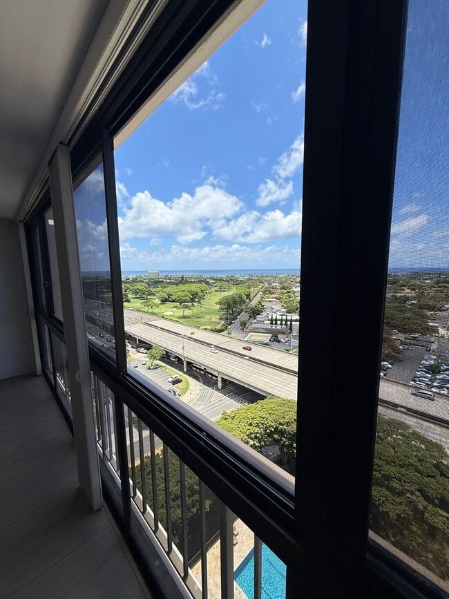 Building Photo - 4300 Waialae Ave