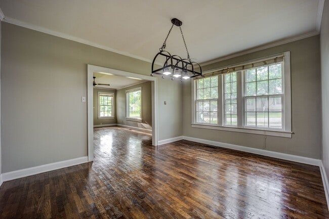 Building Photo - Freshly Updated 3 Bedroom Home