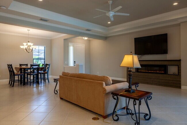 Building Photo - 13927 Old Creek Ct