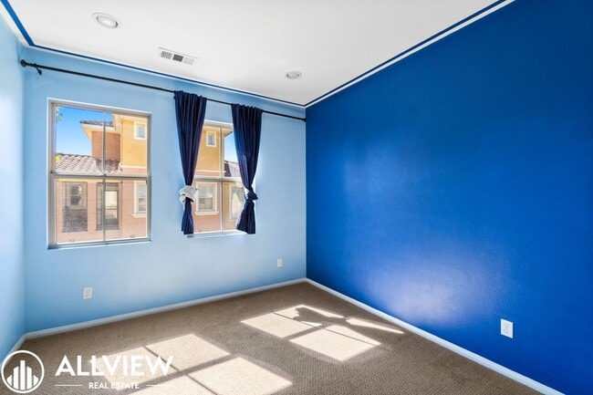 Building Photo - Stunning 3 Bedroom, 2.5 Bath in Sought-After Woodbury Community