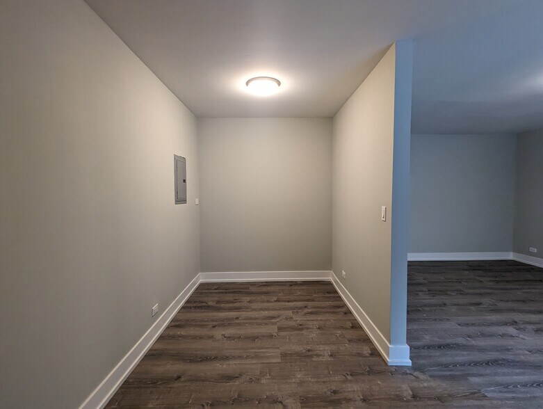 Building Photo - 542 W Surf St