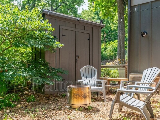 Building Photo - 206 Waynesville Ave