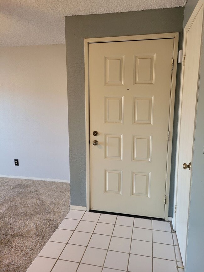 Building Photo - Affordable 2bed/2 bath Condo is Beautiful ...