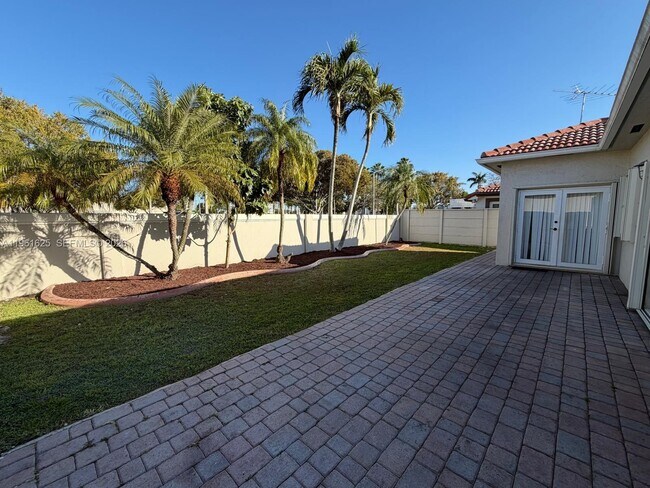 Building Photo - 5521 SW 158th Ct