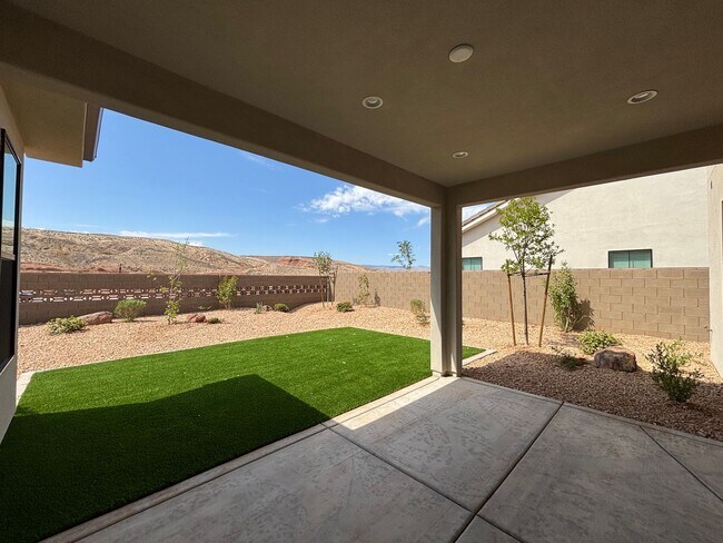 Building Photo - BRAND NEW 4 BEDROOM HOME OR RENT!