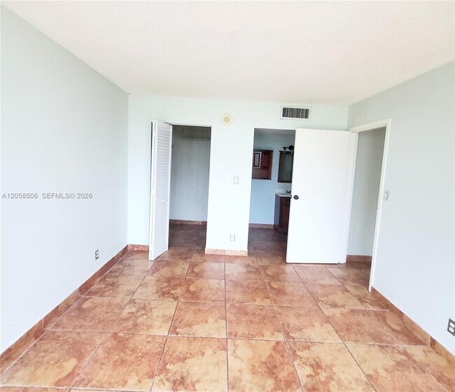 Building Photo - 17021 N Bay Rd
