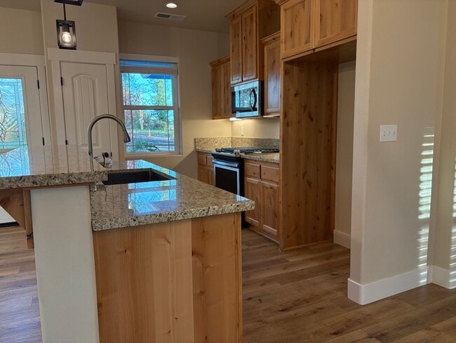 Building Photo - 5619 Cherry Ln