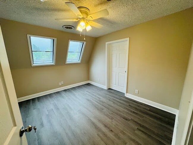 Building Photo - 363 Mansion Ave