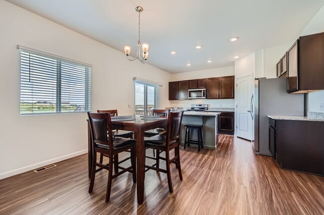 Building Photo - 42830 Ivydale St