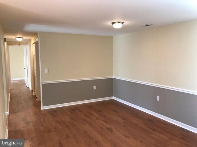 Building Photo - 18120 Chalet Dr