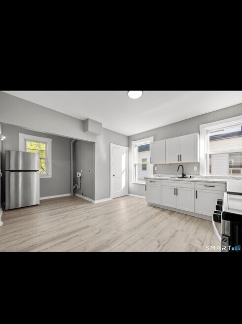 Building Photo - 362 Sigourney St