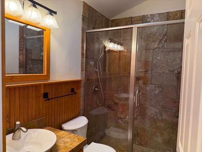 Building Photo - Modern Comfort Meets Natural Beauty