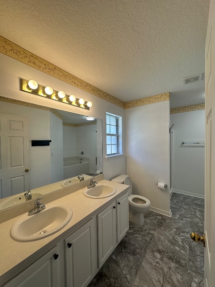 Building Photo - 6347 Ironside Dr S