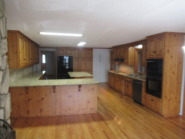 Building Photo - Denver Four Bedroom Home For Rent!