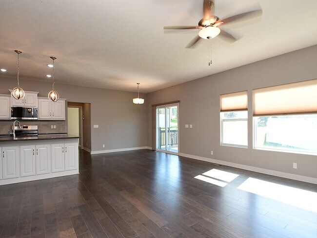 Building Photo - 19527 Shadow Ridge Dr