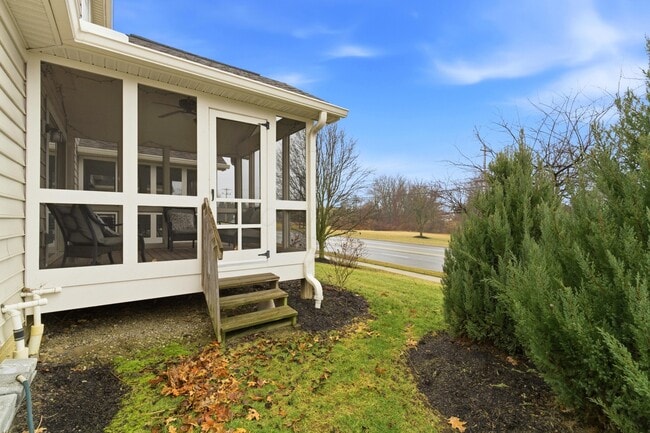 Building Photo - 986 Shaula Dr