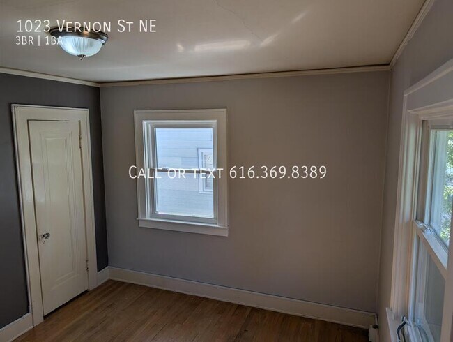 Building Photo - 1023 Vernon St NE