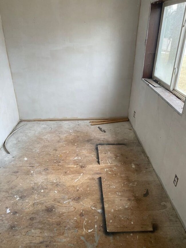 Building Photo - 3 Bedrooms, 2 Bathrooms Single Family Home in Staples, MN