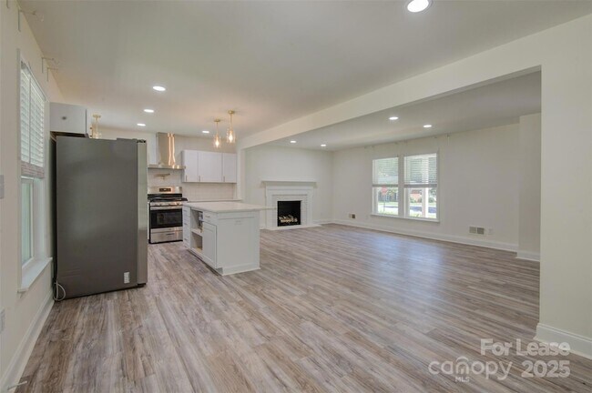 Building Photo - 3900 Rhodes Ave