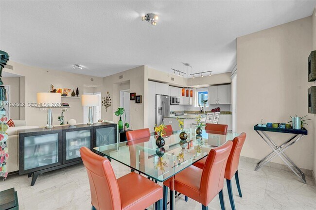 Building Photo - 1945 S Ocean Dr