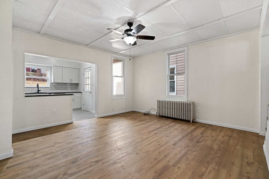 Building Photo - 306 7th Ave