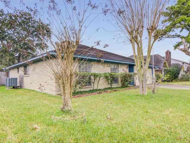 Building Photo - 3705 Downing Cir