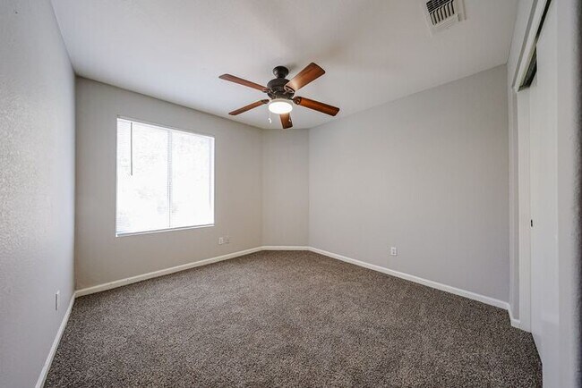 Building Photo - 3 Bed, 2 bath single level home in great C...