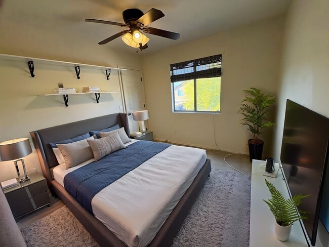 Building Photo - East side beauty 4 bedrooms