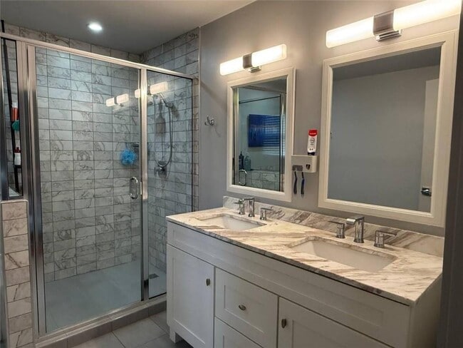 Building Photo - 4472 Calumet Dr NW