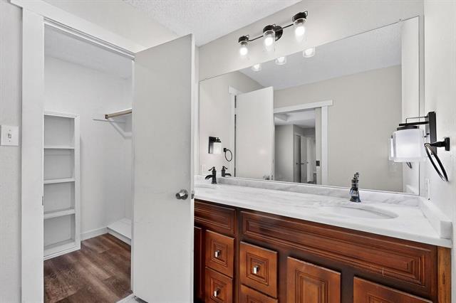 Building Photo - 2407 Meadow Creek Dr