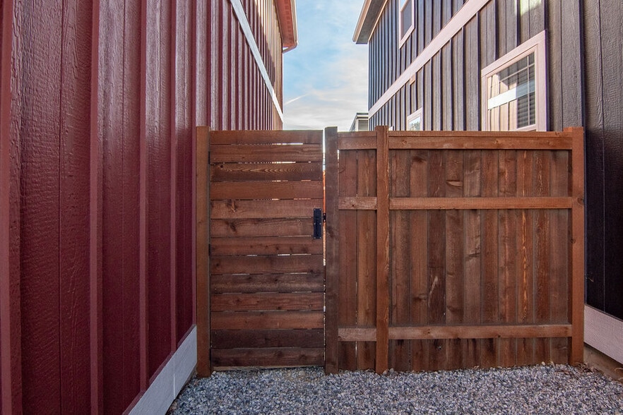 Building Photo - 120 Barnwood Cir