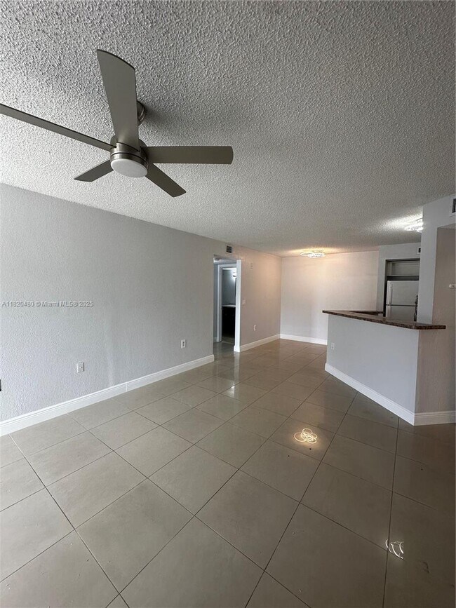Building Photo - 12760 Vista Isles Dr