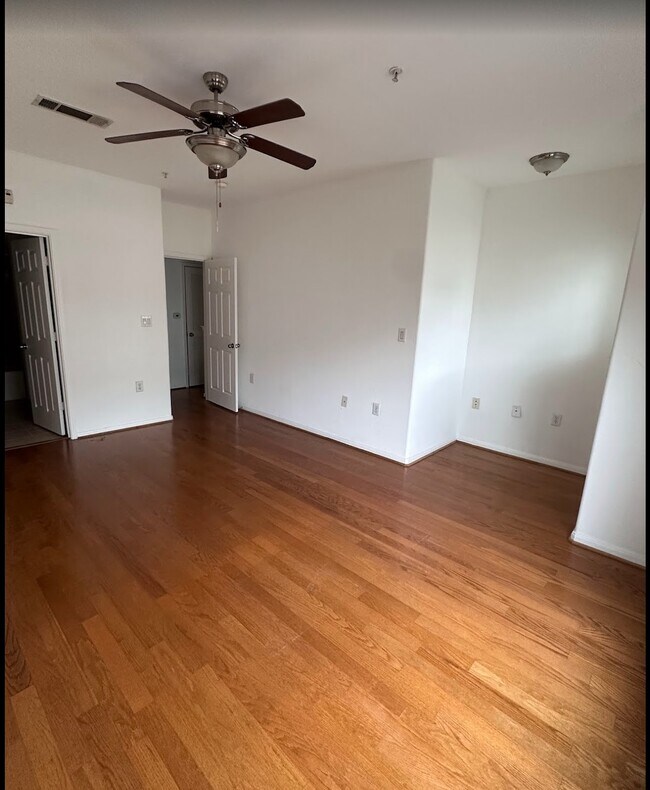 Building Photo - 9200 Westheimer Rd