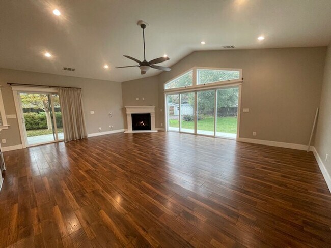 Building Photo - Classic Home with Modern Remodel and Huge Backyard in Desirable Arden Park Neighborhood!