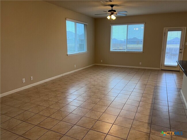 Building Photo - 472 Copper Hill Dr