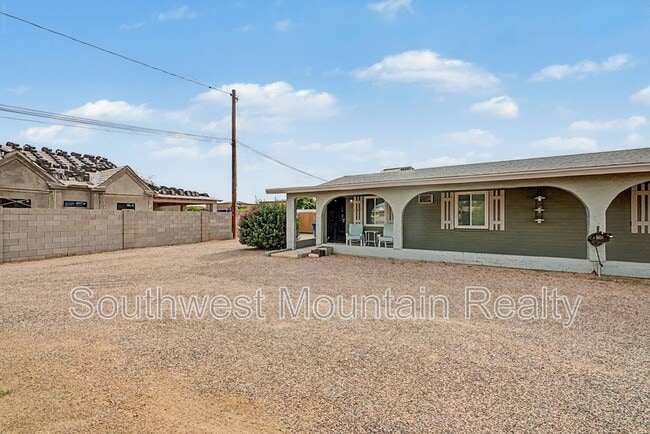 Building Photo - 560 S Grand Dr