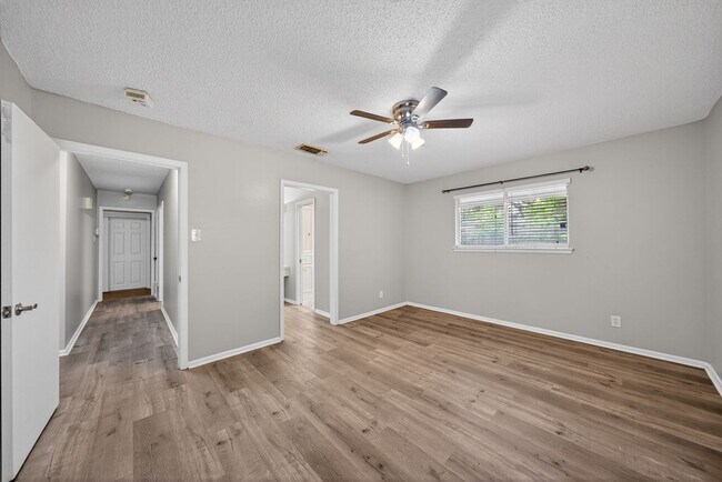Building Photo - Beautifully refreshed 3-bedroom, 2-bath ranch-style home, located in the sought-after Colonies No...