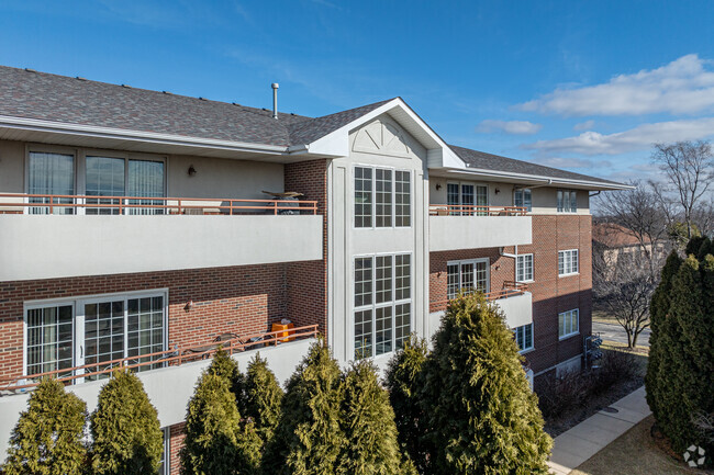 Alternate Image - Courtyards Of Westmont